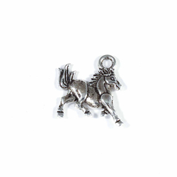 Antikolt ezüst színű Futó ló függő dísz NIKKELMENTES