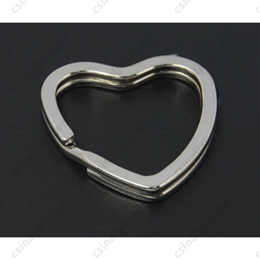 Ródiumos szív alakú kulcskarika kulcstartó