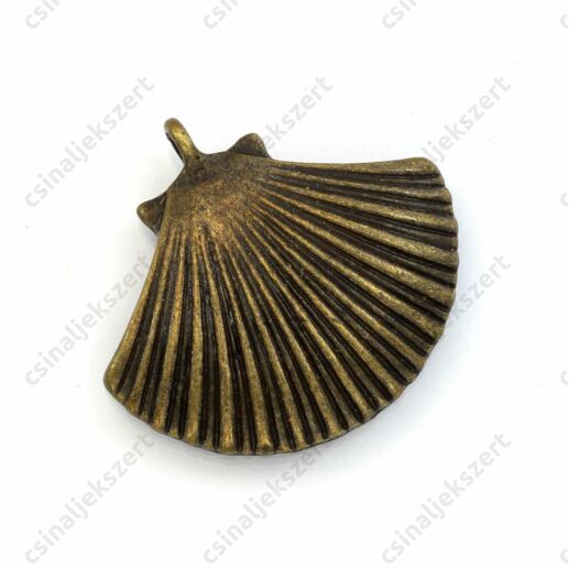 Antikolt bronz színű nagy fésűkagyló medál