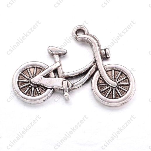 Antikolt ezüst színű kerékpár függő dísz