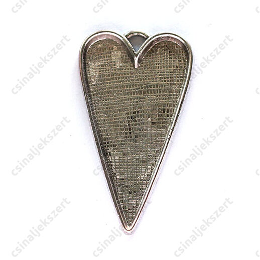 Antikolt ezüst színű hosszított nagyméretű szív medál
